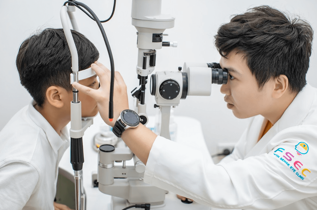 Nên đi khám đau mắt đỏ khi các triệu chứng không thuyên giảm